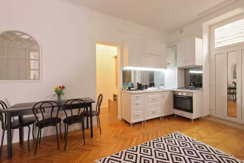 Mid Ultra Central • terasă proprie • check-in independent