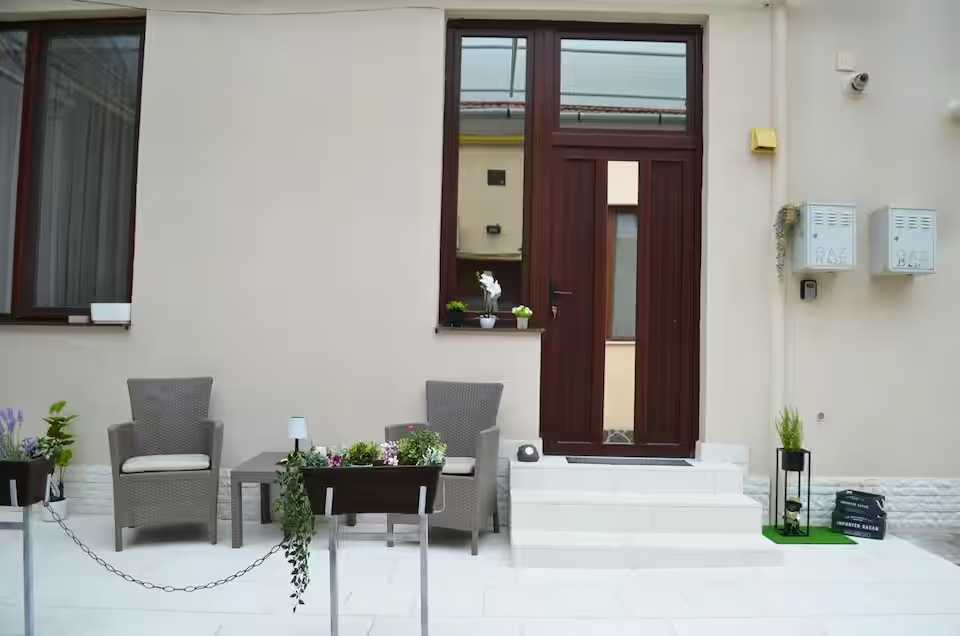Mid Ultra Central • terasă proprie • check-in independent