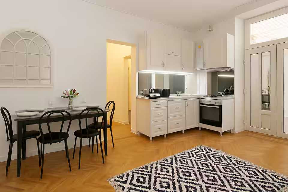 Mid Ultra Central • terasă proprie • check-in independent