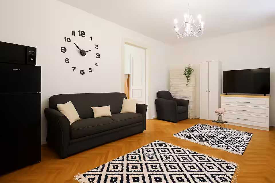 Mid Ultra Central • terasă proprie • check-in independent