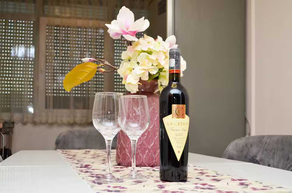 Apartament Mid Velvet – Parcare privată – Check-in independent