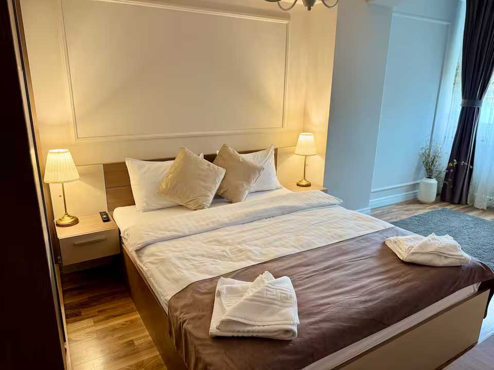 Apartament Mid Velvet – Parcare privată – Check-in independent