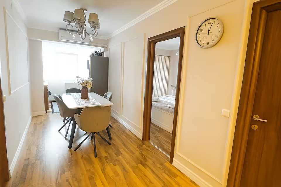 Apartament Mid Velvet – Parcare privată – Check-in independent