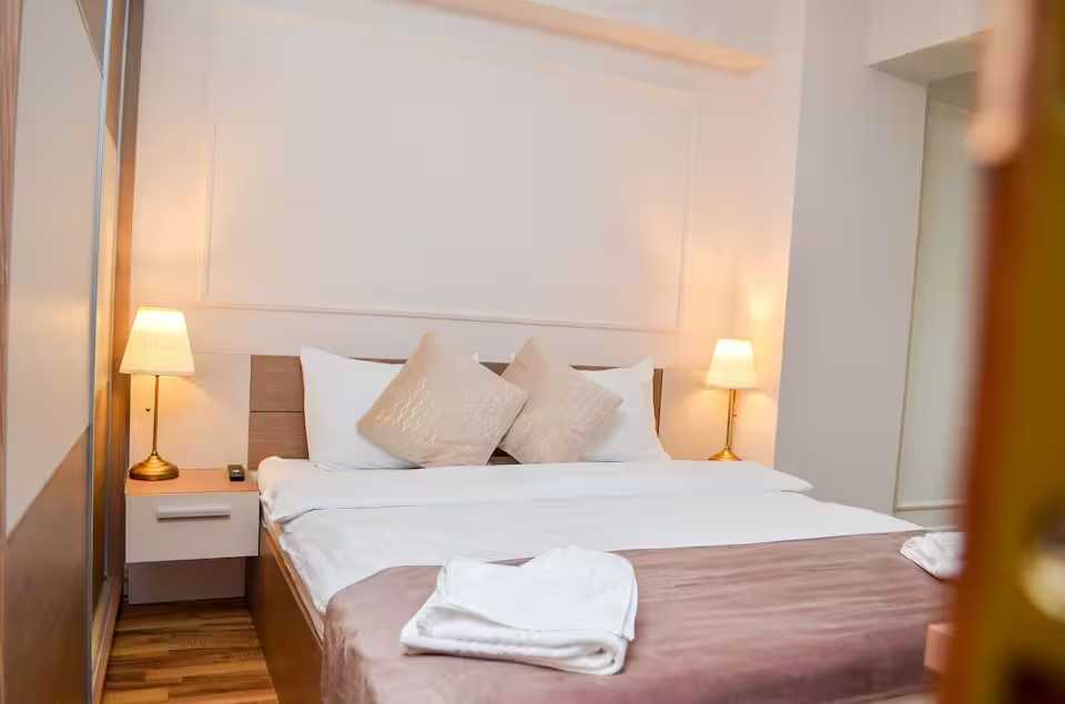 Apartament Mid Velvet – Parcare privată – Check-in independent